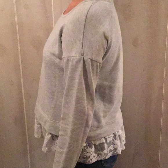 89th + Madison Blouse - Picture 2 of 6